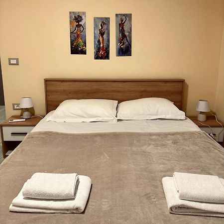 Urban Apartment In Blloku Тирана Екстериор снимка