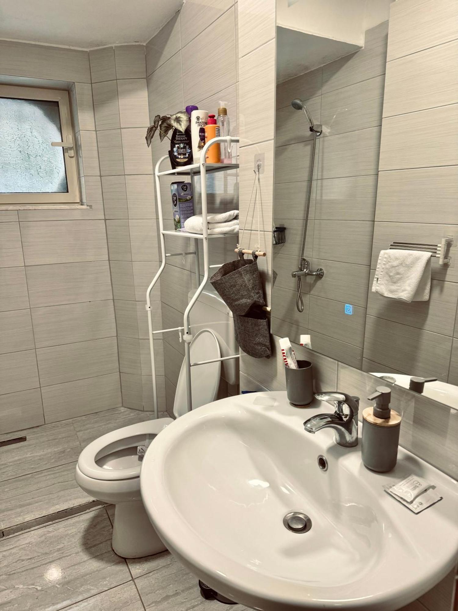 Urban Apartment In Blloku Тирана Екстериор снимка