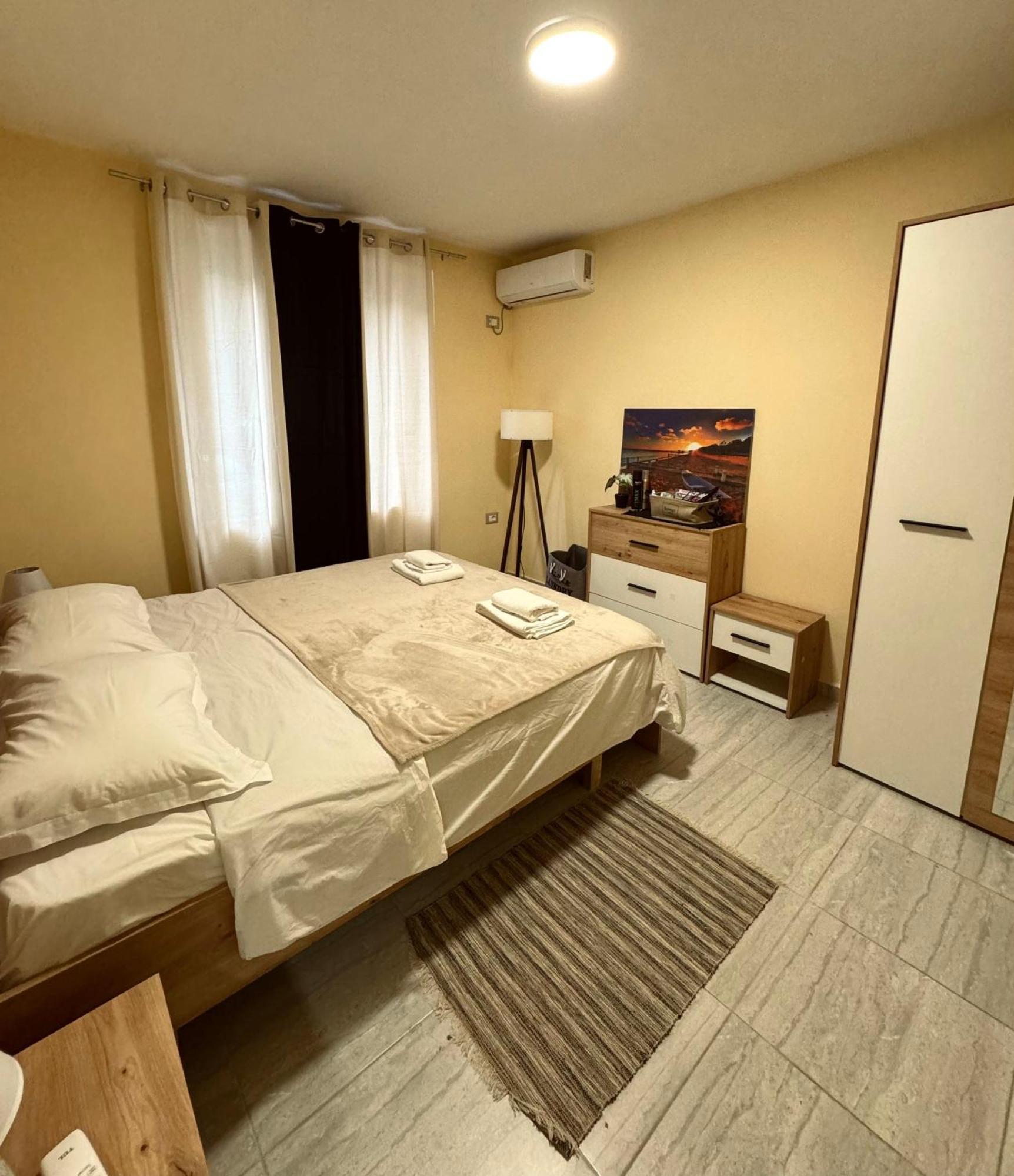 Urban Apartment In Blloku Тирана Екстериор снимка