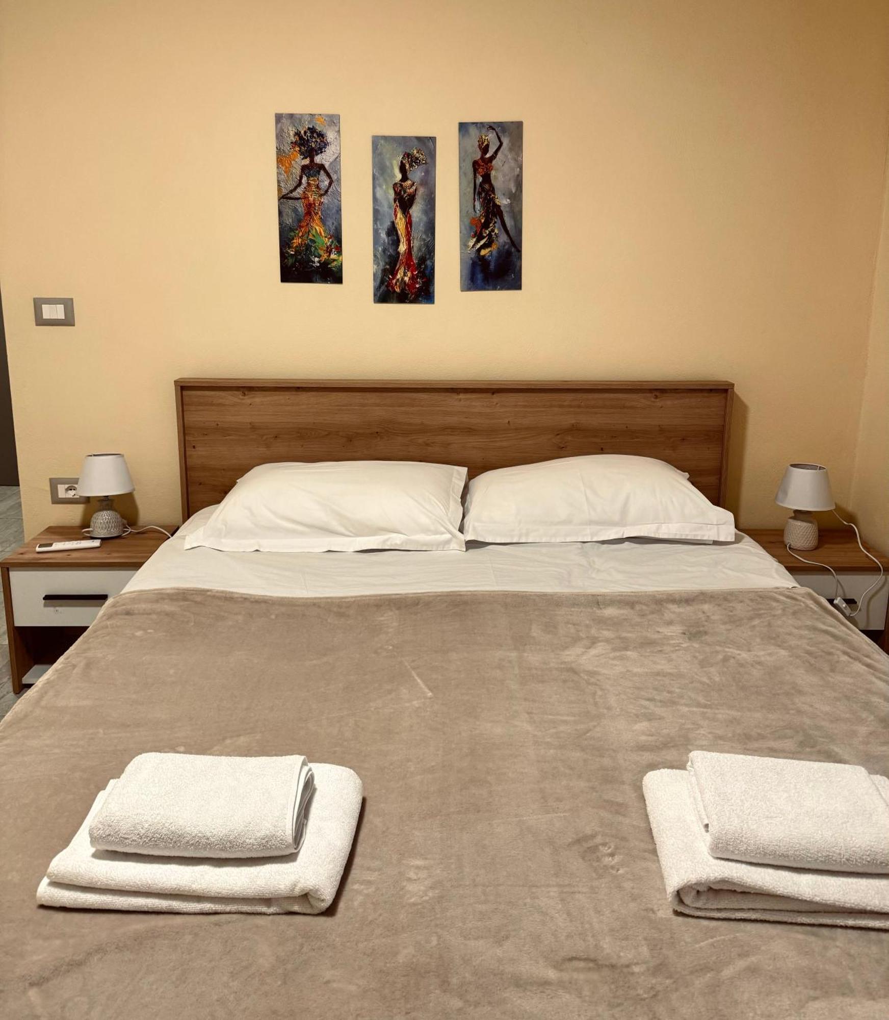 Urban Apartment In Blloku Тирана Екстериор снимка